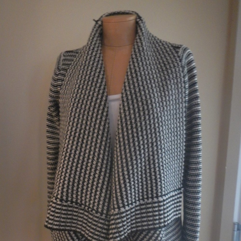 Houndstooth sweater with oversized collar - Medium